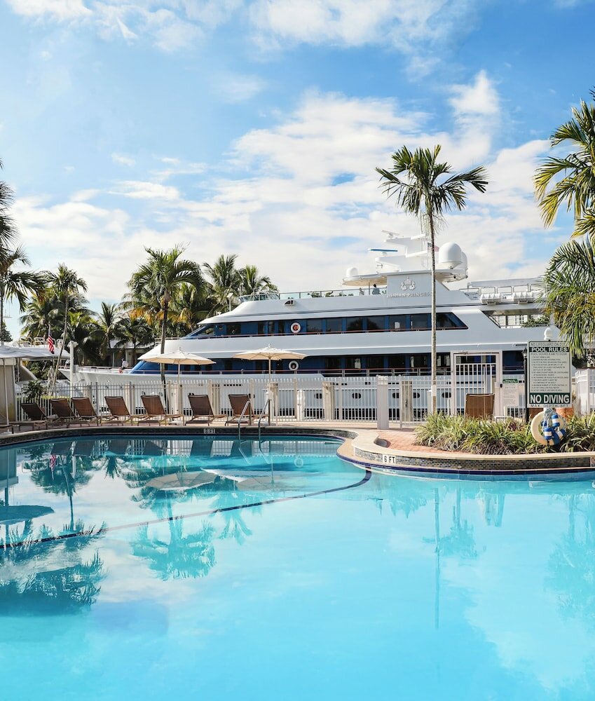 Фото Riverside Hotel