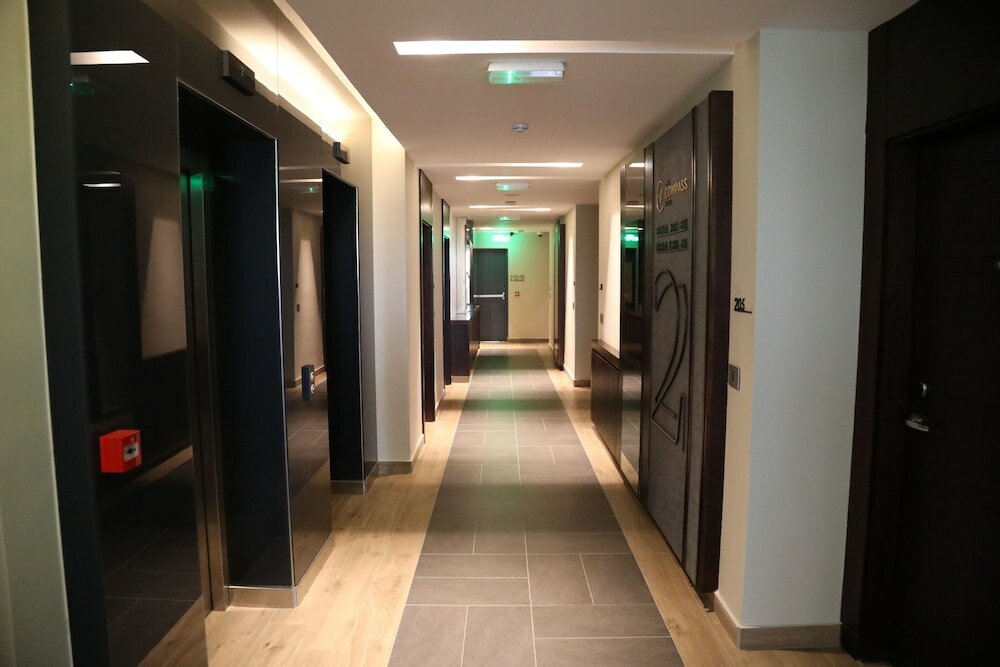 Фото The Compass Hotel