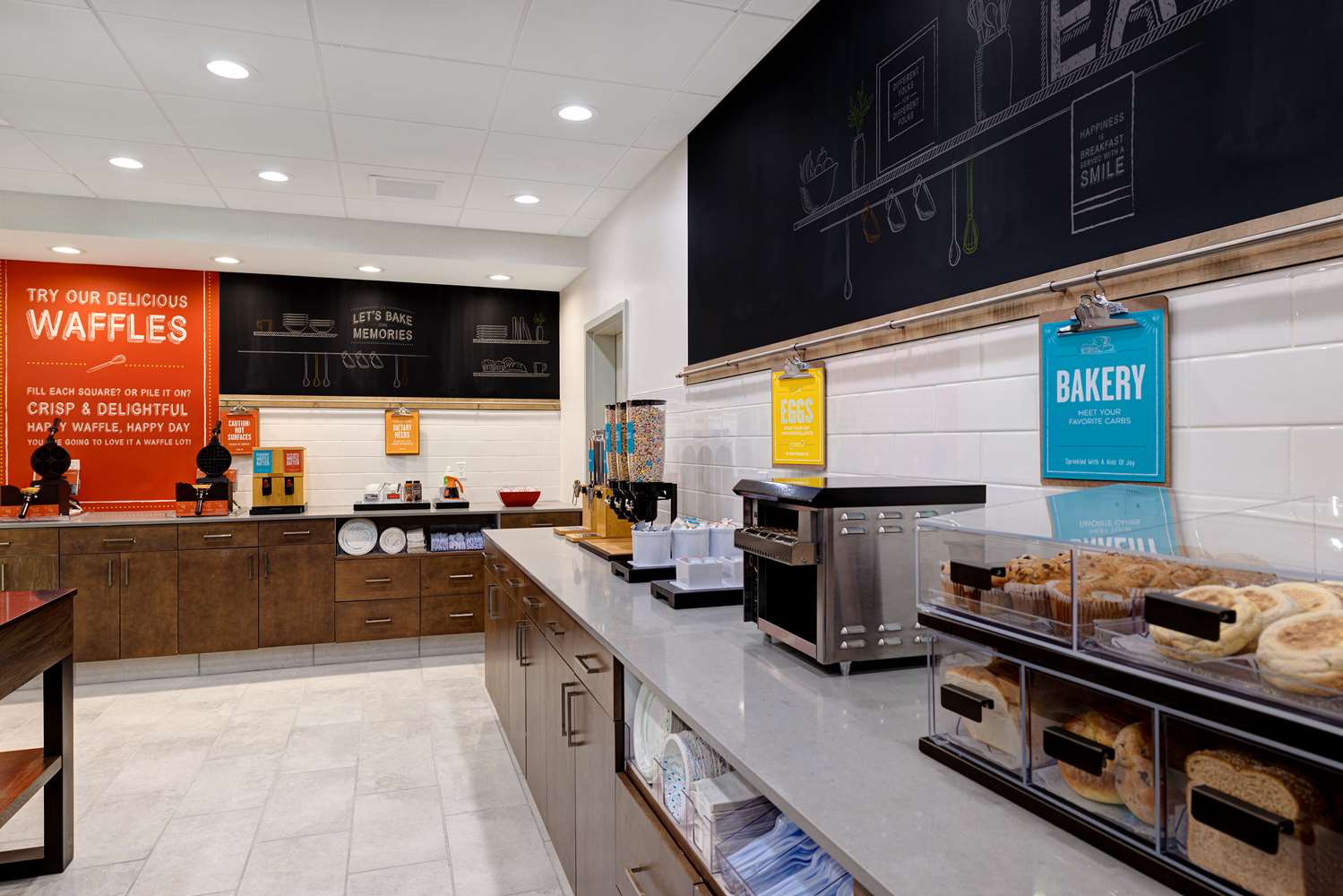 Фото Hampton Inn & Suites Marina