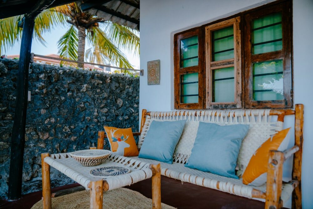 Фото Tiki Beach Club and Resort