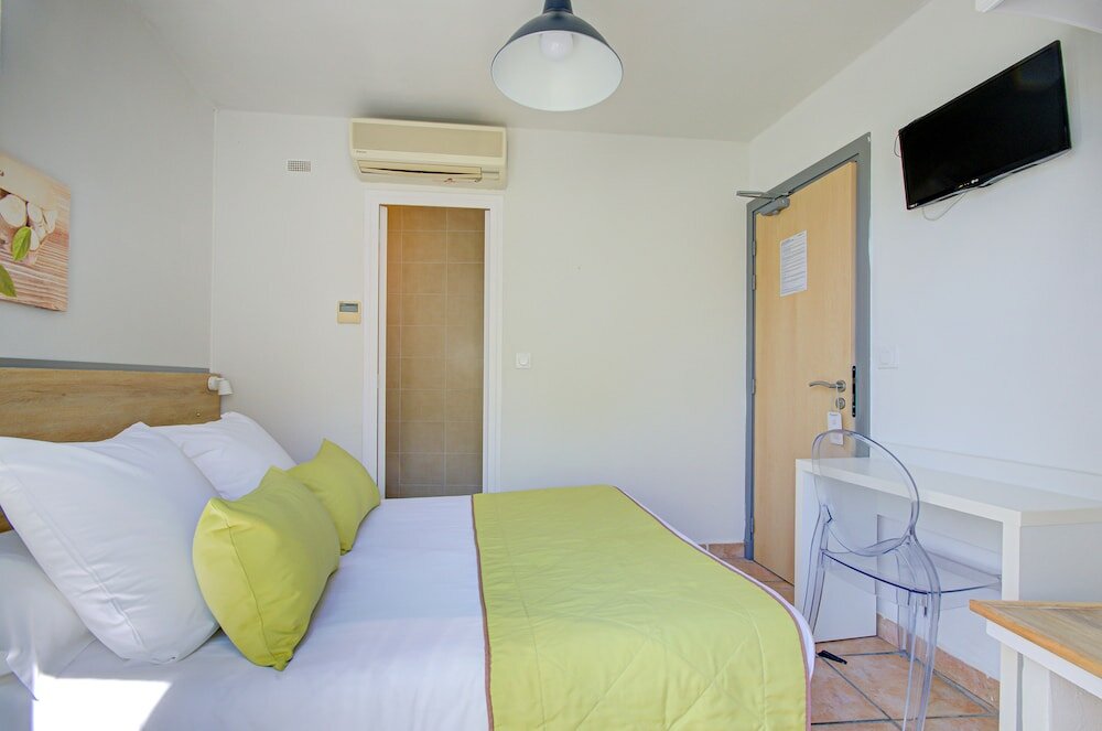 Фото Hotel Des Calanques