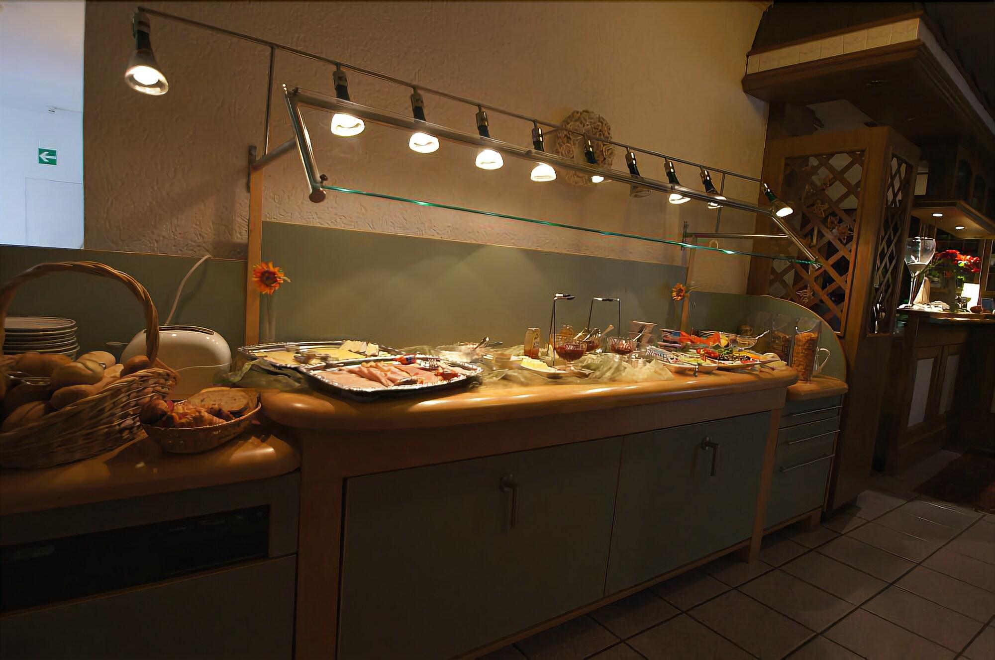 Фото Hotel Rosenhaus Garni