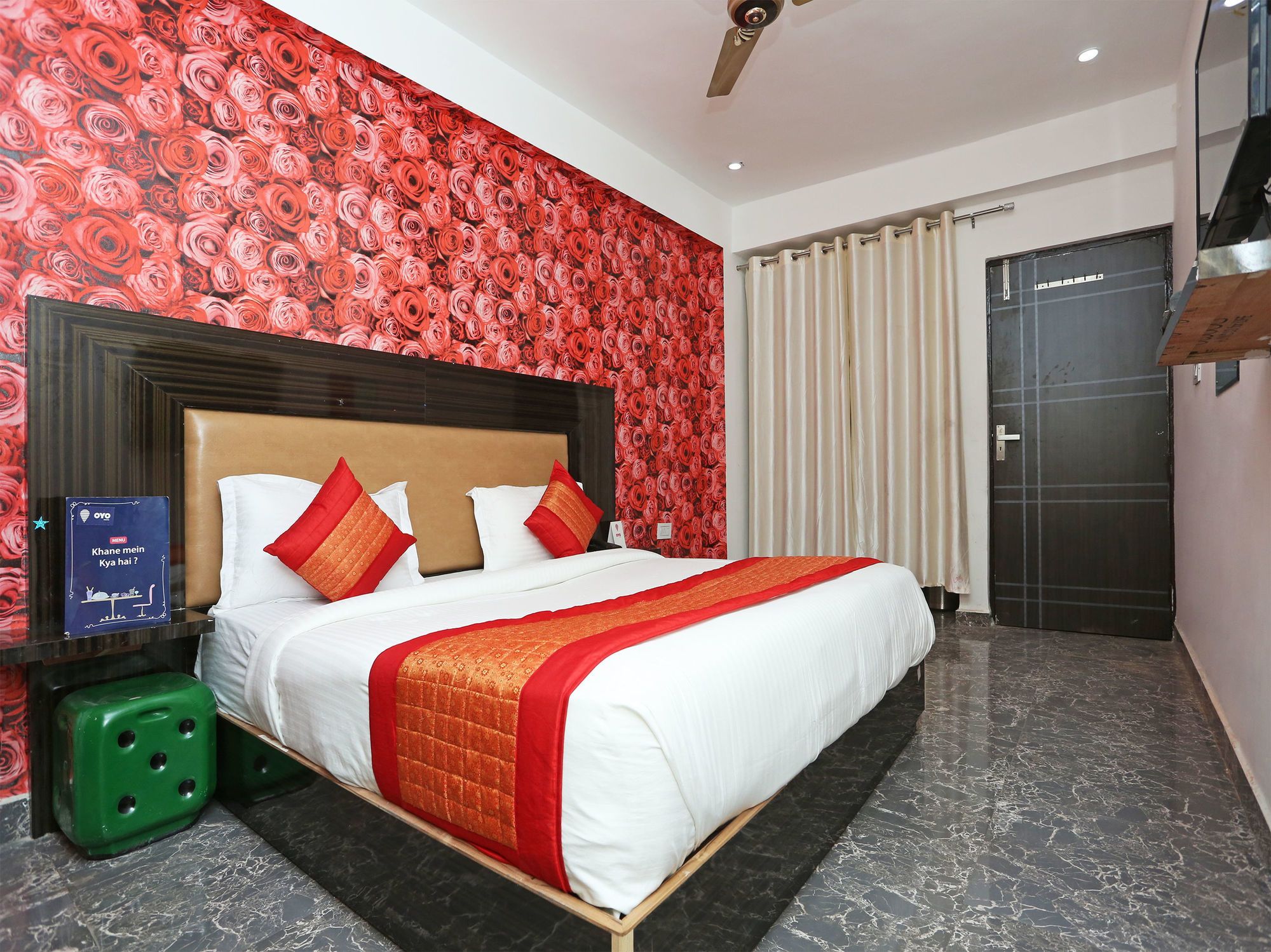 Фото Oyo 11405 Hotel Tej Palace