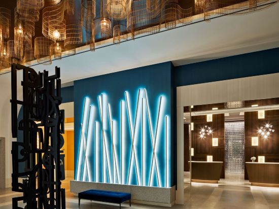 Фото The Britannique Hotel Naples, Curio Collection by Hilton