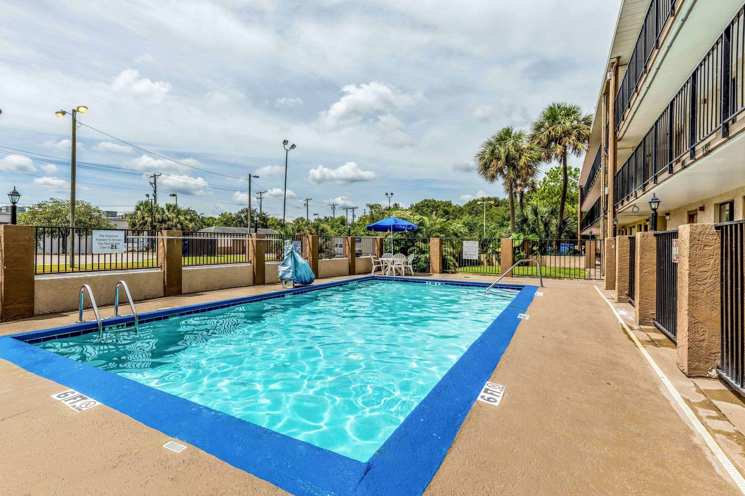 Фото Rodeway Inn Fairgrounds - Casino