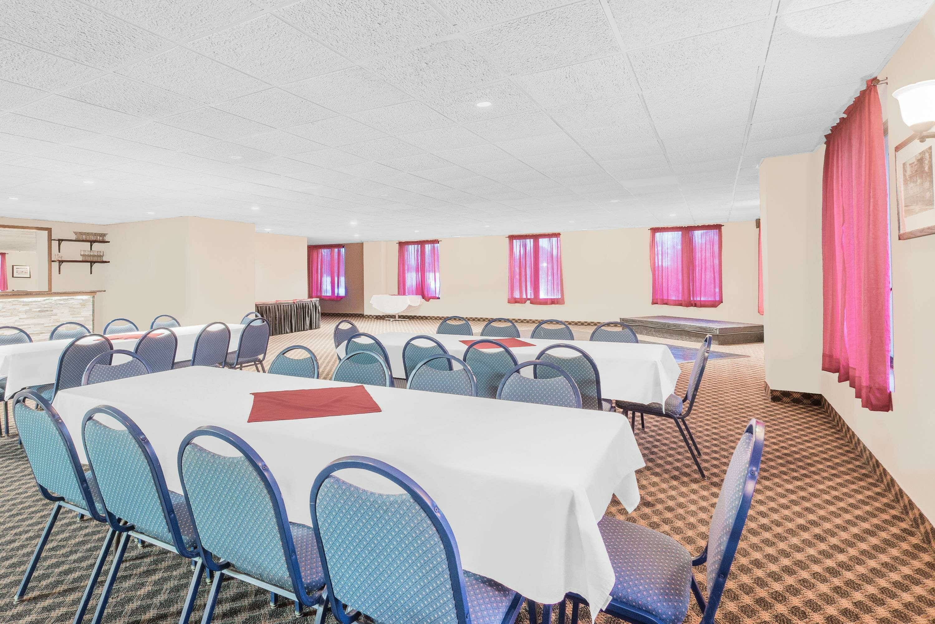 Фото Days Inn by Wyndham Springfield/Phil. Intl Airport