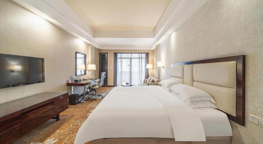 Фото Country Garden Phoenix Hotel Yunfu