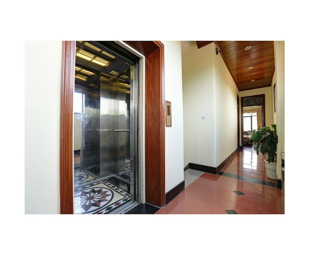 Фото Hanoi Little Town Hotel