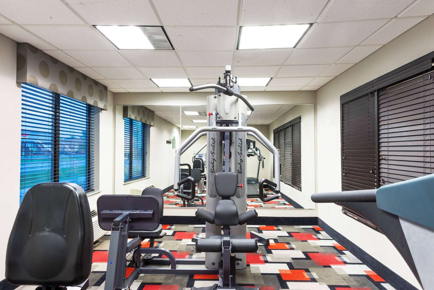 Фото Wingate by Wyndham Lake Charles Casino Area