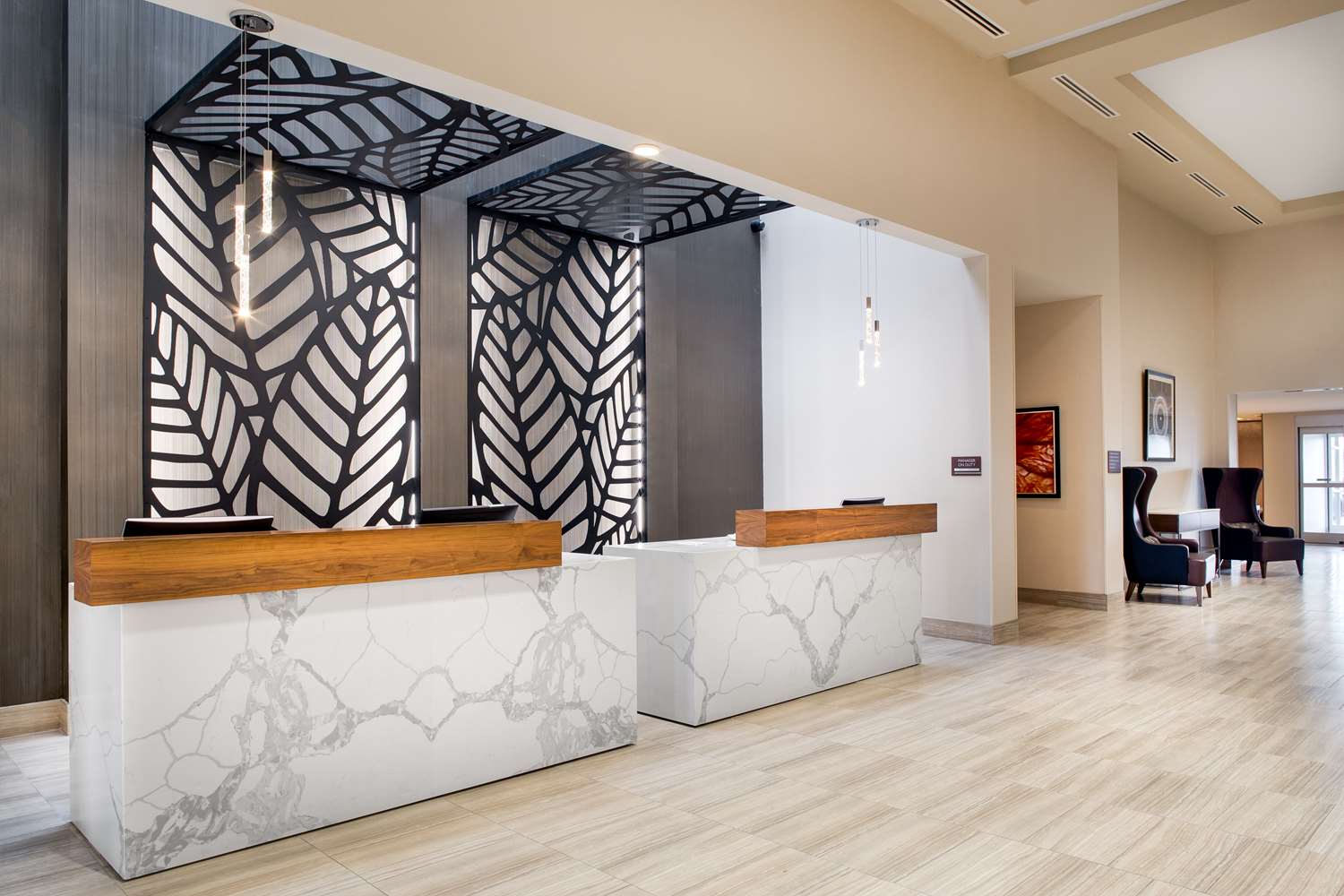 Фото DoubleTree by Hilton Toronto Airport