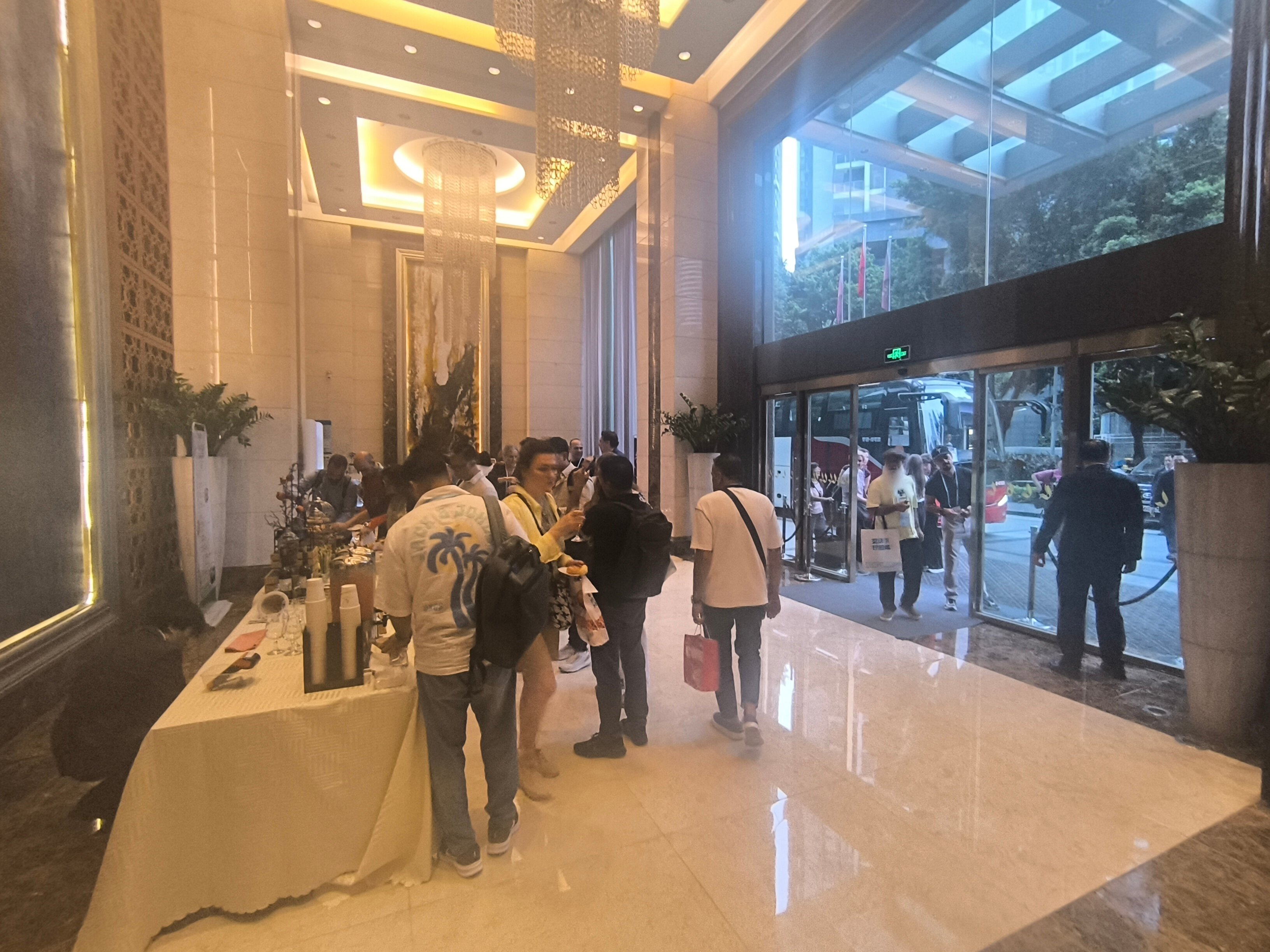 Фото Leeden Hotel Guangzhou