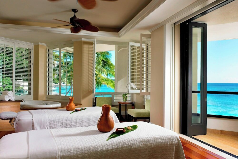 Фото Moana Surfrider, A Westin Resort & SPA, Waikiki Beach