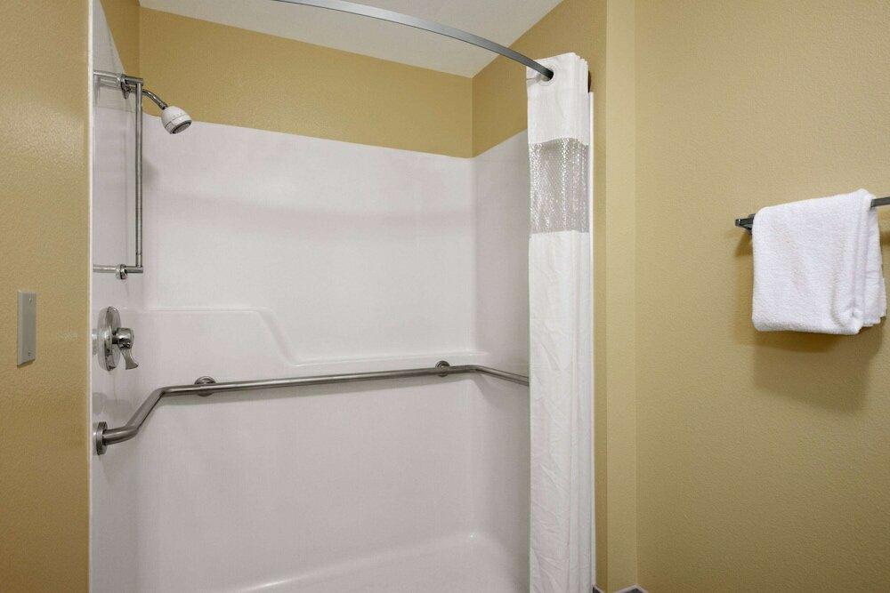 Фото Travelodge by Wyndham Wenatchee
