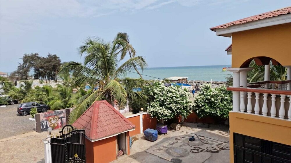 Фото Coconut Pointe Villa & Beach Resort