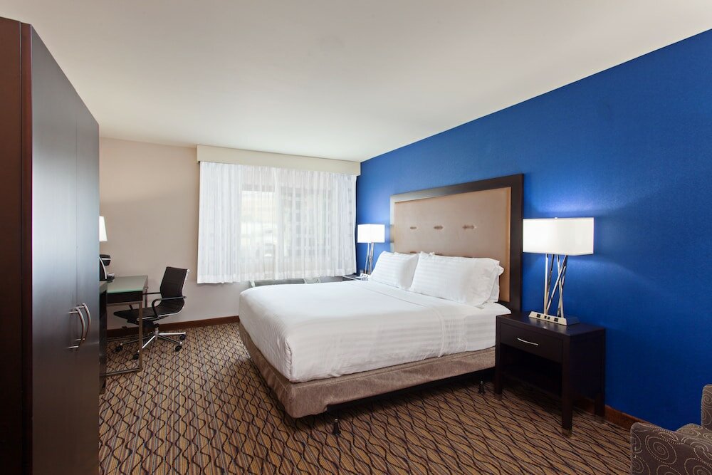 Фото Holiday Inn Express Colton-Riverside North, an Ihg Hotel