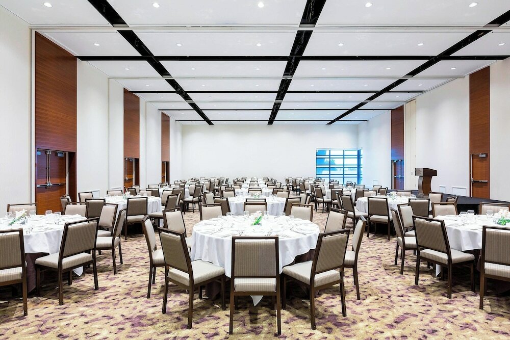 Фото The Westin Wall Centre, Vancouver Airport