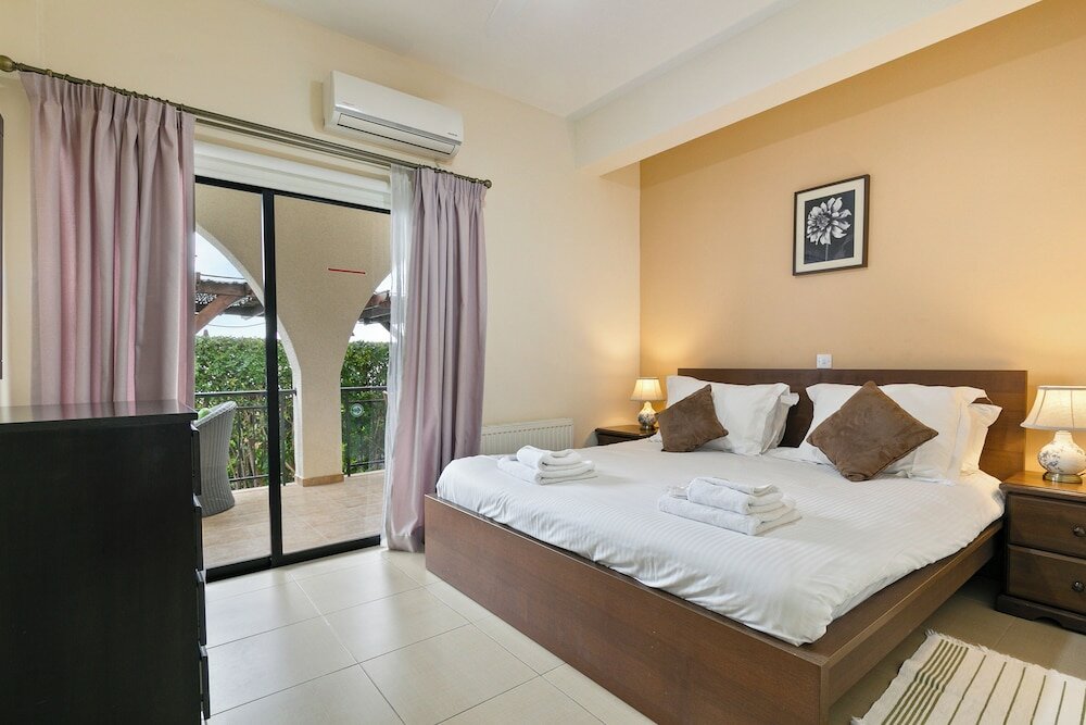 Фото Hill View Restaurant & Apartments