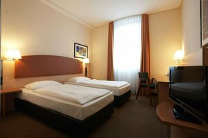 отель IntercityHotel Berlin Ostbahnhof