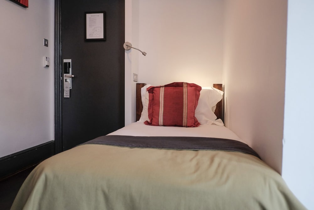 Фото The Wellington Hotel