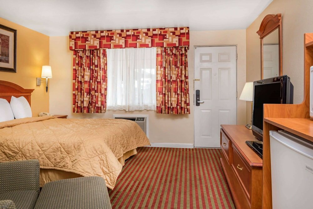 Фото Travelodge by Wyndham Klamath Falls