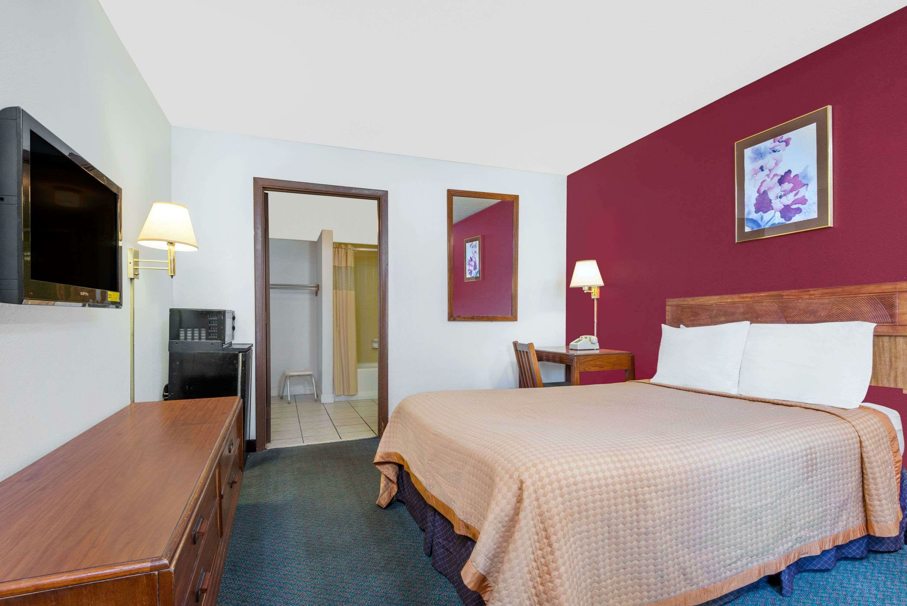 Фото Days Inn by Wyndham Mt. Sterling