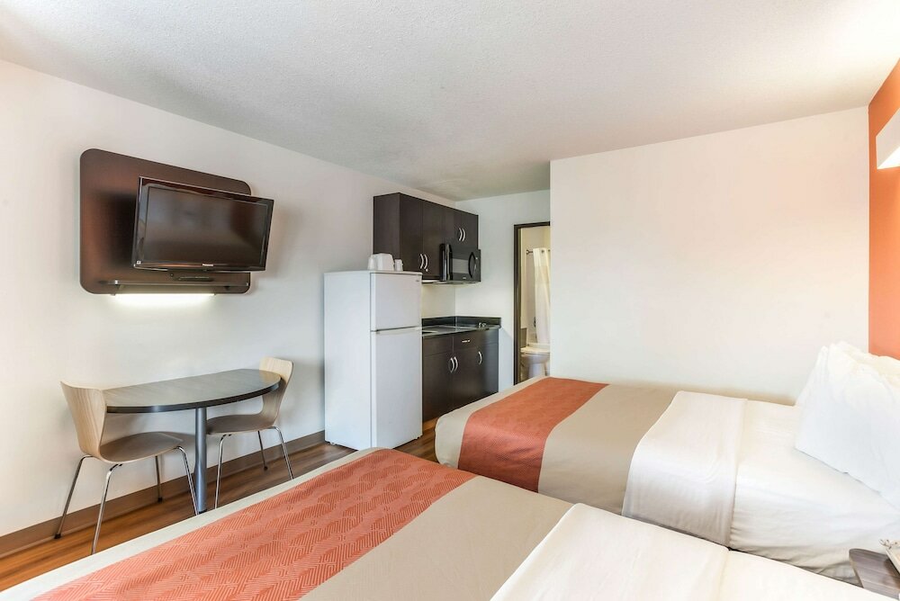 Фото Motel 6 Lethbridge