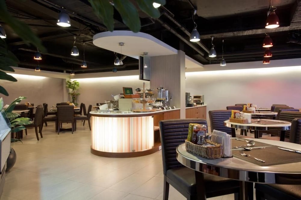 Фото Deja Vu Hotel