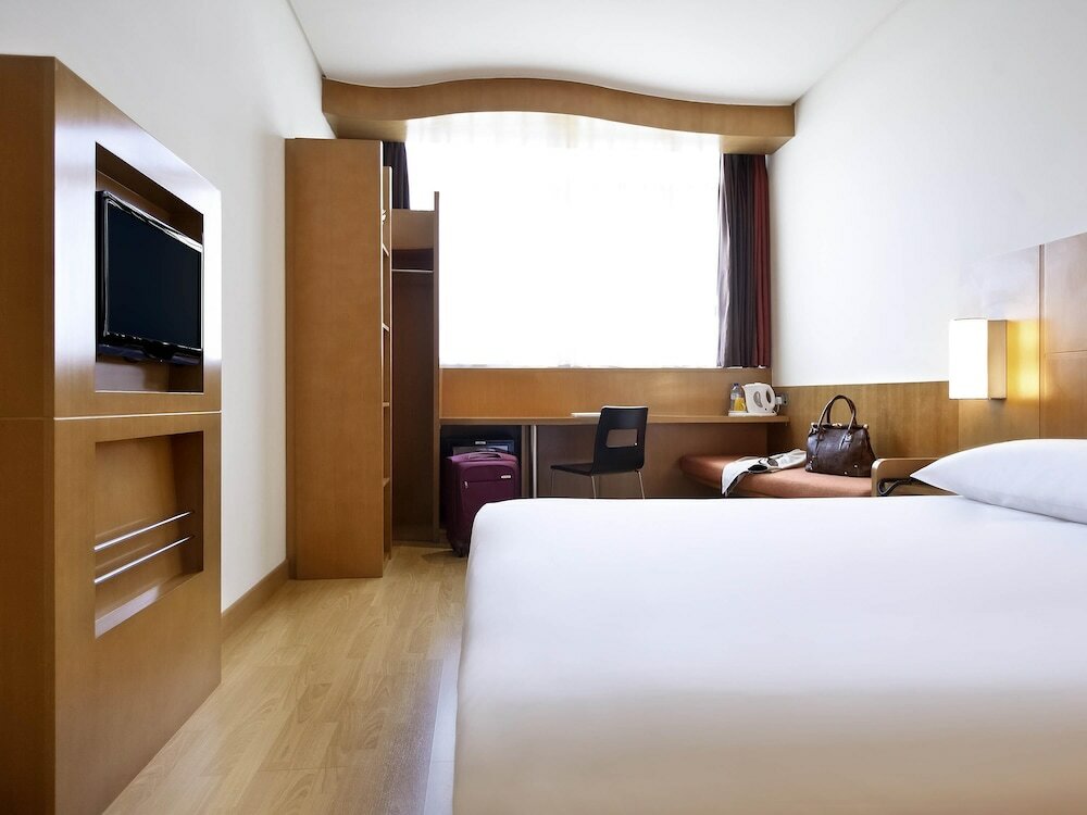 Фото Ibis Abu Dhabi Gate