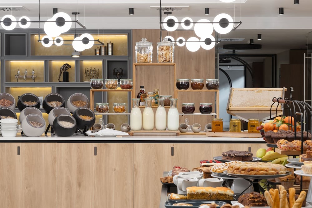 Фото Courtyard by Marriott Cluj-Napoca Downtown