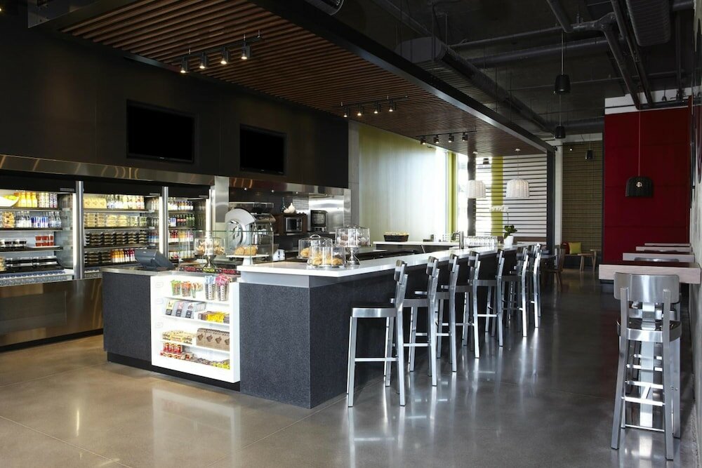 Фото Alt Hotel Toronto Airport