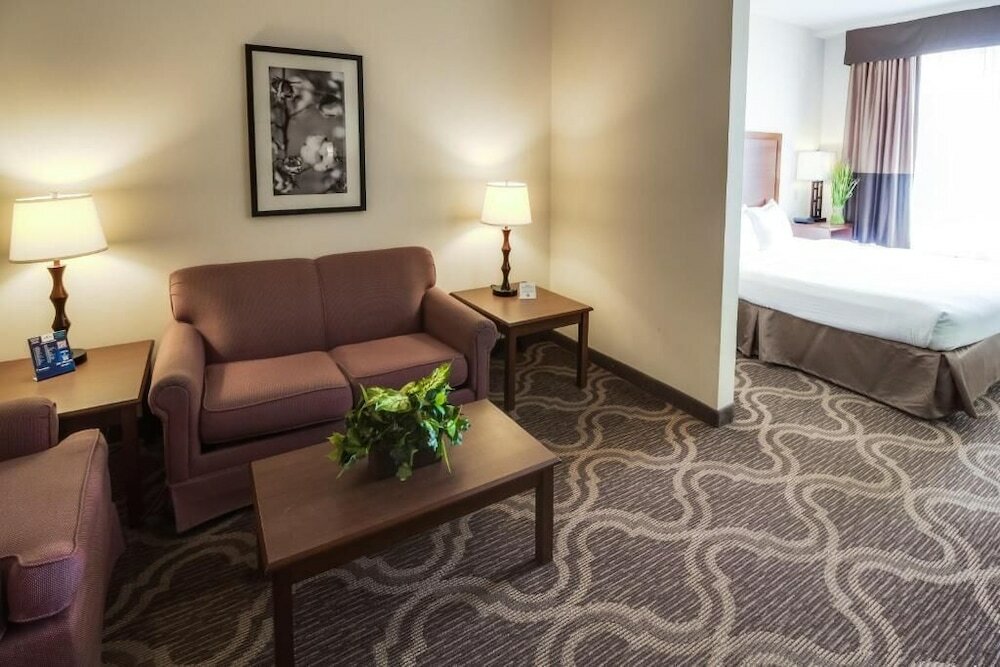 Фото Ashmore Inn and Suites
