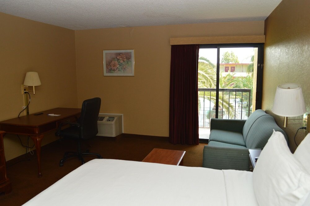 Фото Ontario Airport Inn