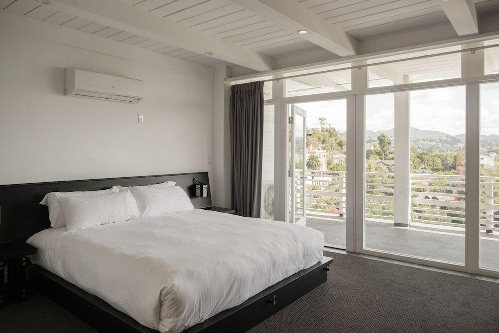 Фото Hollywood Hills Hotel