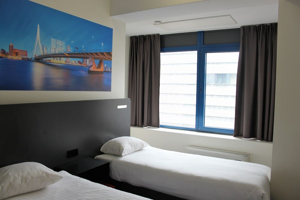 Фото EasyHotel Rotterdam City Centre
