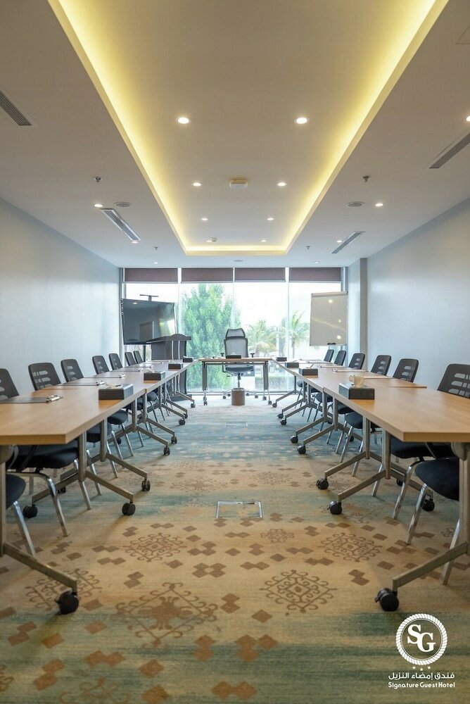 Фото Signature Guest Hotel