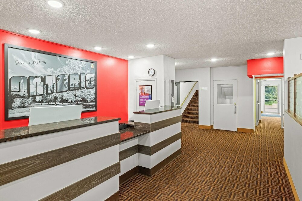 Фото Super 8 by Wyndham Thunder Bay