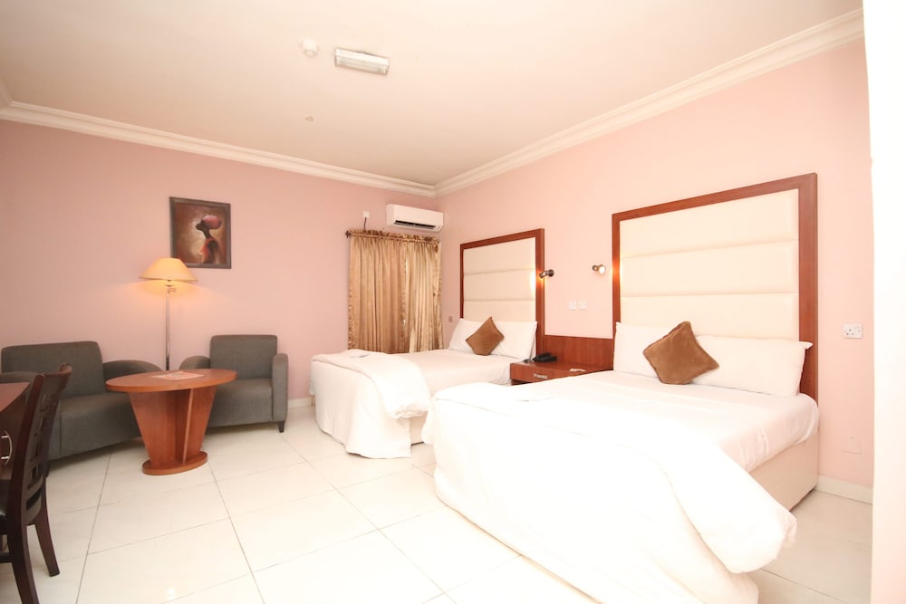 Фото Denis Hotel