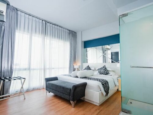 Внешний вид отеля Grand Darmo Suite Hotel в Сурабой, фото 3