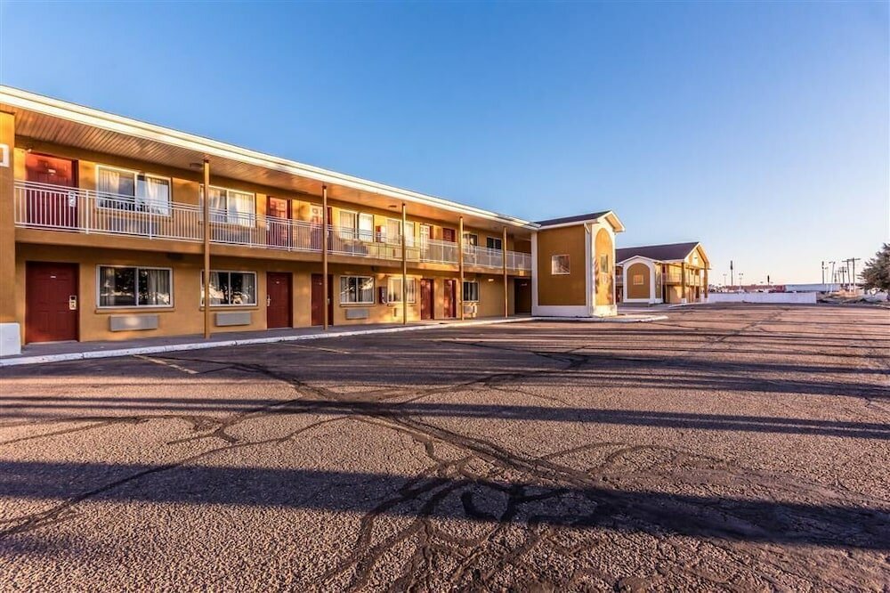 Фото Colby Inn and Suites