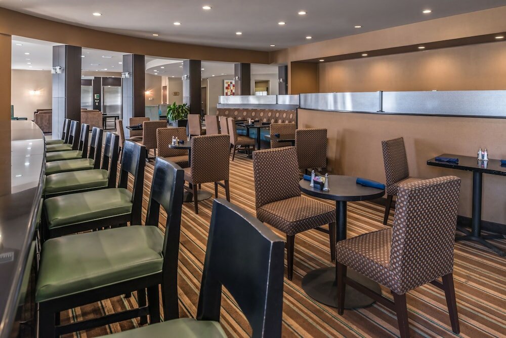 Фото Holiday Inn Ontario Airport, an Ihg Hotel