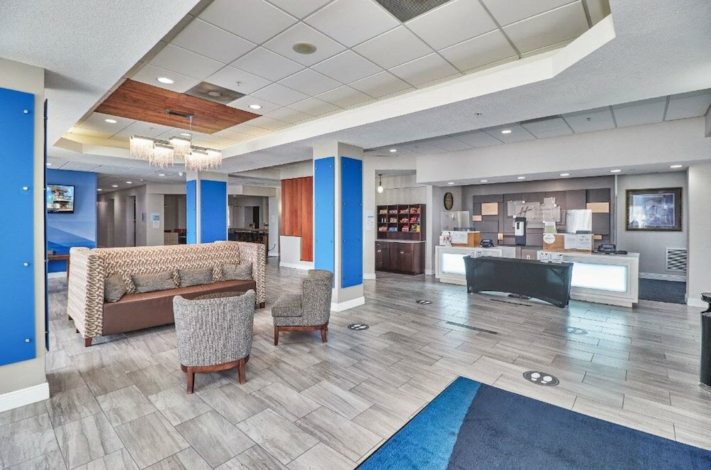 Фото Holiday Inn Express Hotel & Suites Clearwater/Us 19 N, an Ihg Hotel