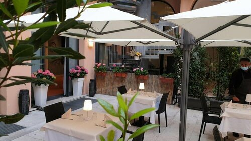 Внешний вид отеля Albergo La Svolta в Бреше, фото 5