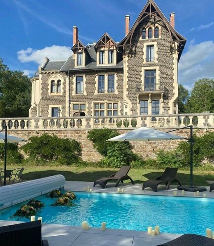 Гостиница Le Manoir d'Alice в Иссуаре