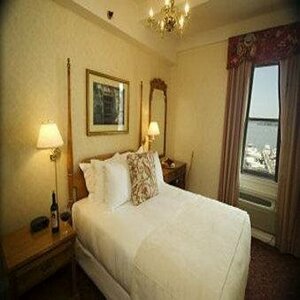 Гостиница Molly Pitcher Inn