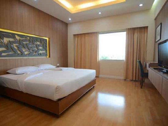 Фото Charoen Hotel