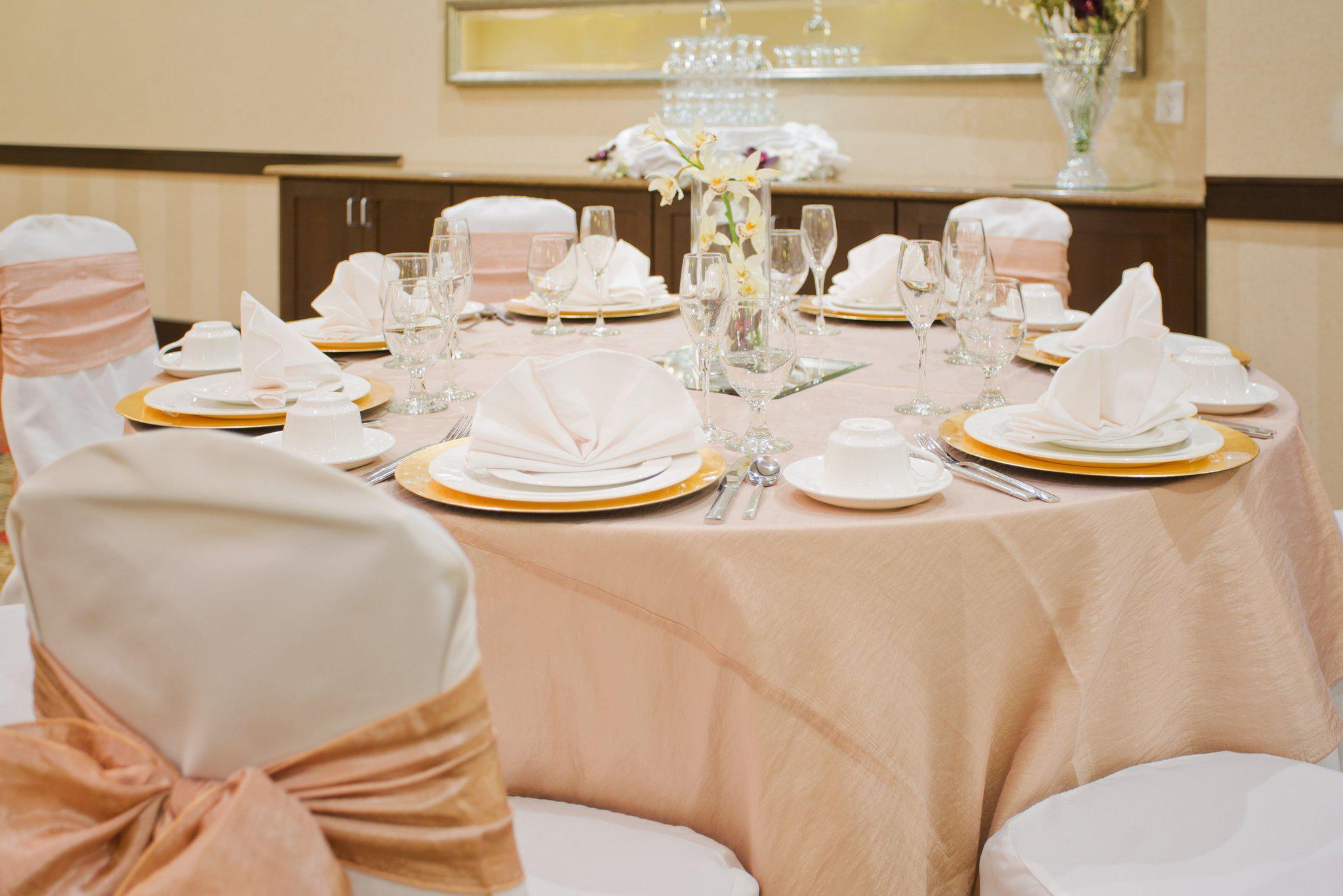 Фото Crowne Plaza Anchorage Midtown, an Ihg Hotel