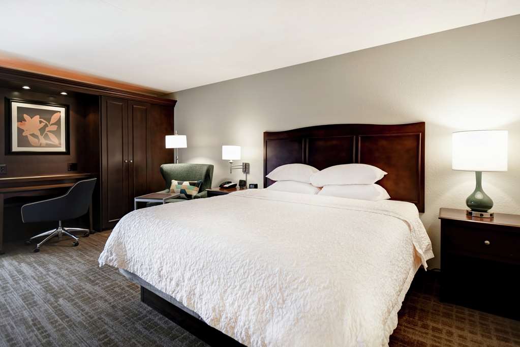 Фото Hampton Inn Overland Park, Ks