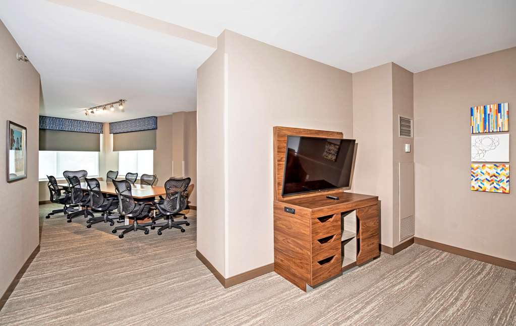 Фото Hampton Inn by Hilton Ottawa