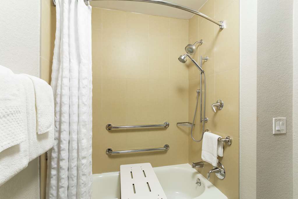 Фото DoubleTree by Hilton Hotel Orlando East - Ucf Area