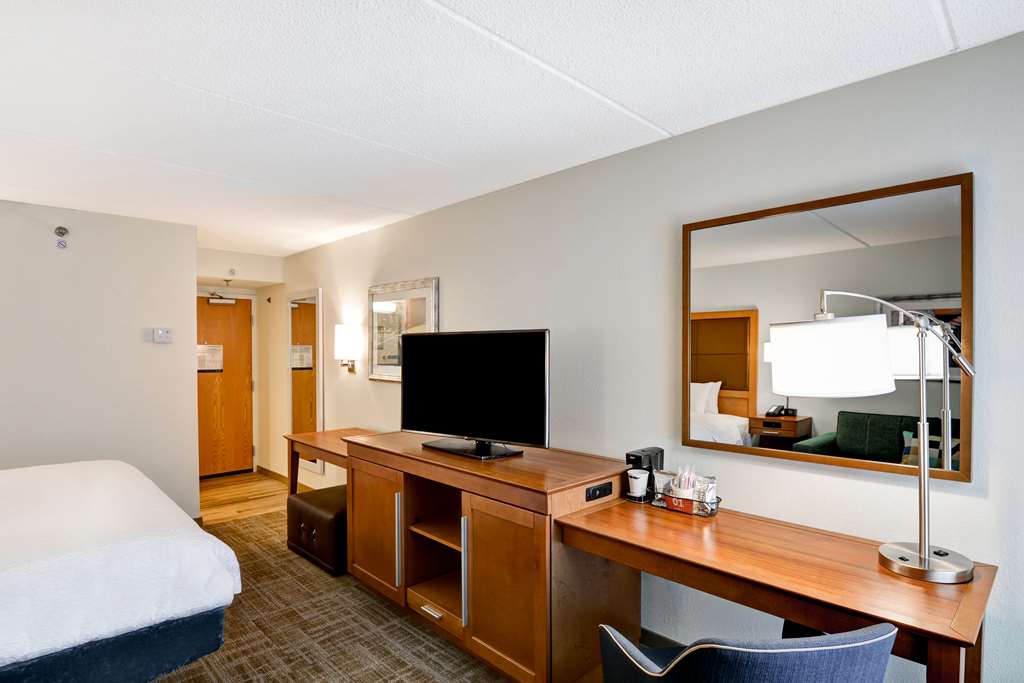 Фото Hampton Inn Albany-Wolf Road